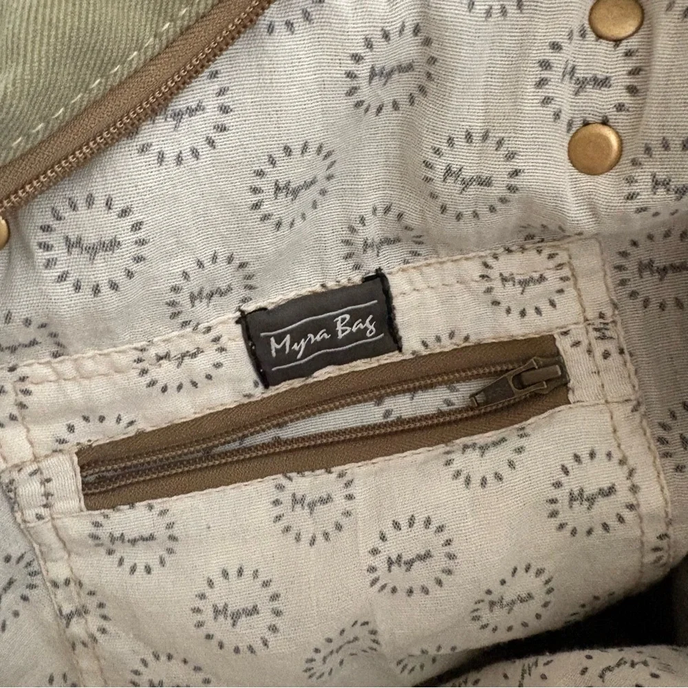 Myra Bag Aqua Magic Weekender Bag. 18” x 25”.